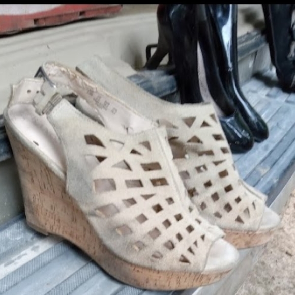 Shoes - Picture 4 of 13